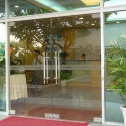Cửa Kính Thủy Lực Dùng Bản Lề Sàn